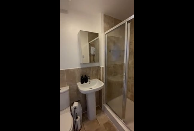 Double en-suite room in Great Denham Main Photo