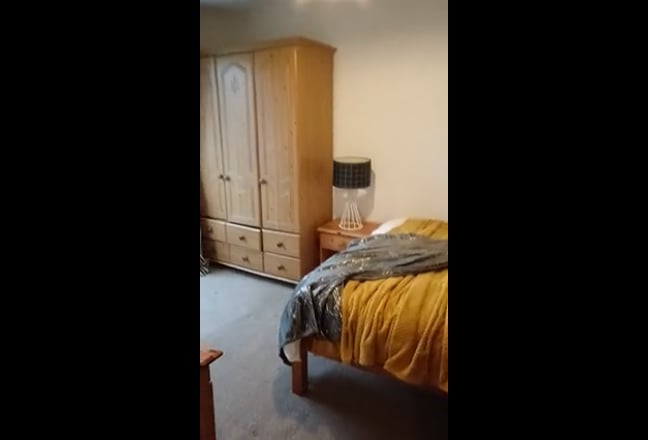 Beautiful Ensuite Room Close to Metro Station Main Photo