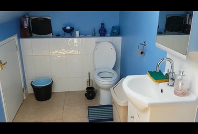 Large Double Room with En-suite Bathroom Main Photo