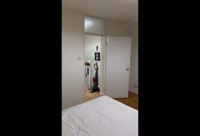 Double Room in Putney Main Photo