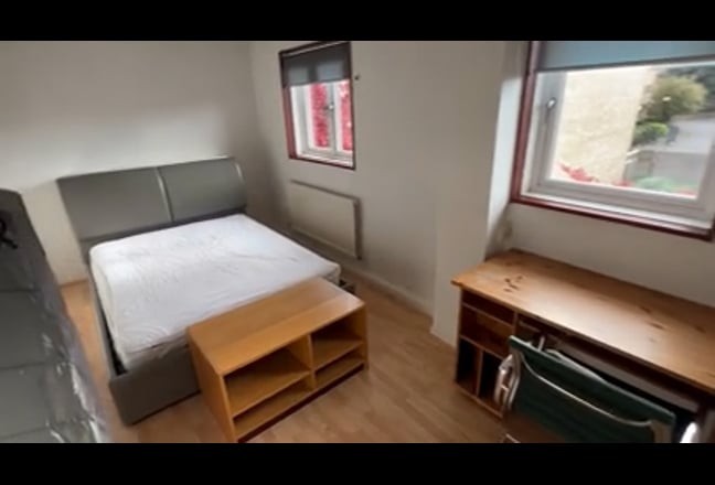 Light and airy Large bedroom + adjacent Shower/WC Main Photo