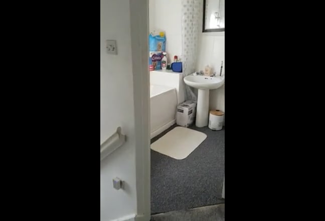 I'm looking for a professional female tenant Main Photo