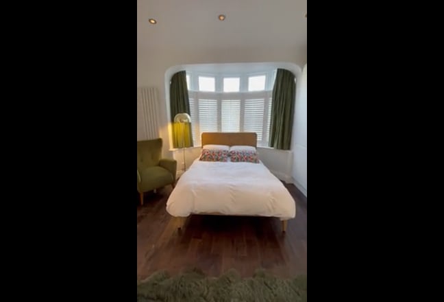 Newly Renovated Studio Room - &pound;850pcm Bills Inc Main Photo