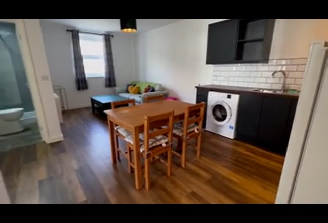 Two Double Bed Apartment, Cheltenham High Street. Main Photo