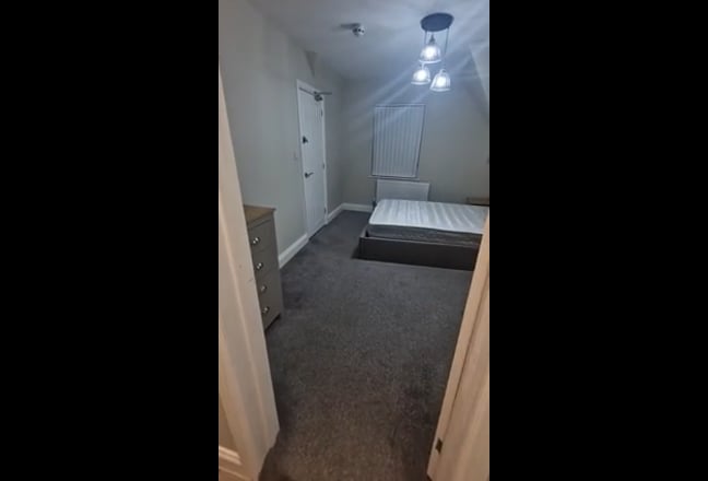 Large Ensuite room 5min walk from Redditch station Main Photo