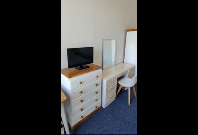 En-Suite Room ~ All bills included ~         (12P) Main Photo