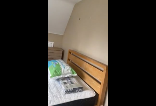 Room in a five bedroom house share Main Photo