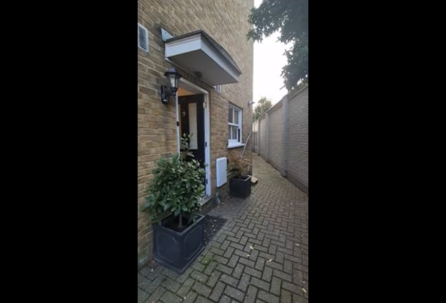 Luxury room in newly refurbished house Main Photo