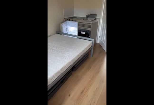 1 bed self-contained studio Main Photo