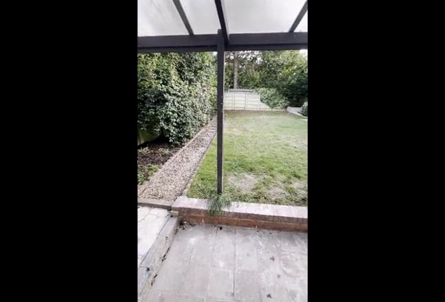 EXTRA LARGE!! Double Room in Semi detached house. Main Photo