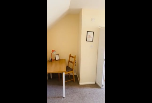 Very large ensuite bedroom and Walk In wardrobe Main Photo