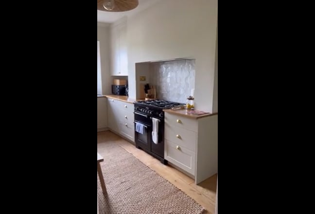 Stylish Renovated House – Rooms in Central Penryn Main Photo