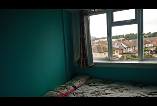 Nice, tidy double bedroom in a clean house to let Main Photo