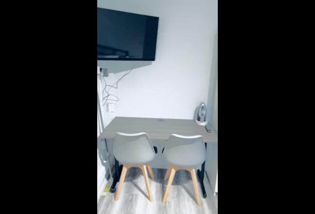 Modern Self Contained Studio Flat** RG1 Prime town Main Photo