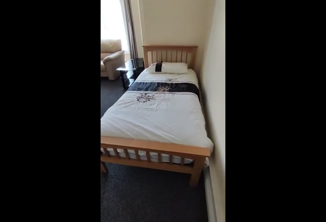 Nice home with friendly housemates Main Photo