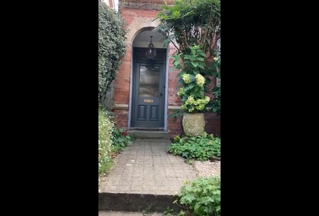 Large Bright Double Room walking distance to town Main Photo