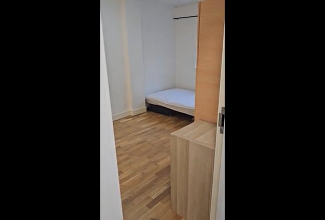 Zone 2 - Lovely, Modern Studio in Mile End Main Photo