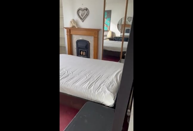 Large triple room with balcony in Limehouse  Main Photo