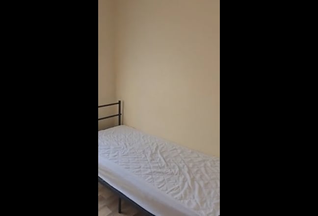 Small Single room in new refurbished house Main Photo