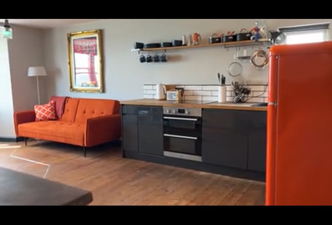 Stylish one bedroom flat on Brighton seafront Main Photo