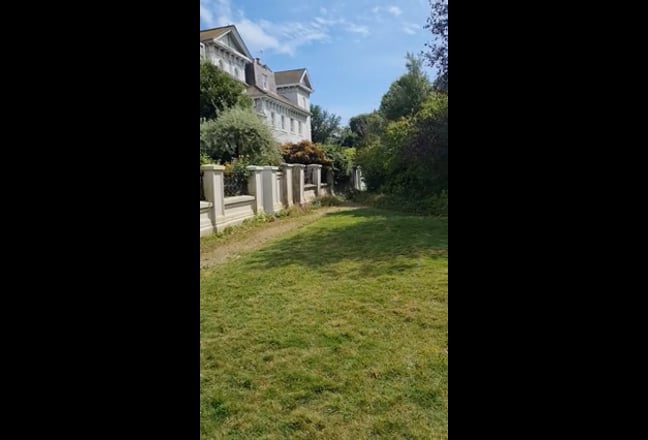 Central Double room with huge communal gardens  Main Photo
