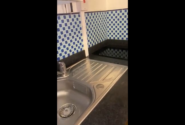Beautiful Self contained Ensuite Flat with Kitchen Main Photo