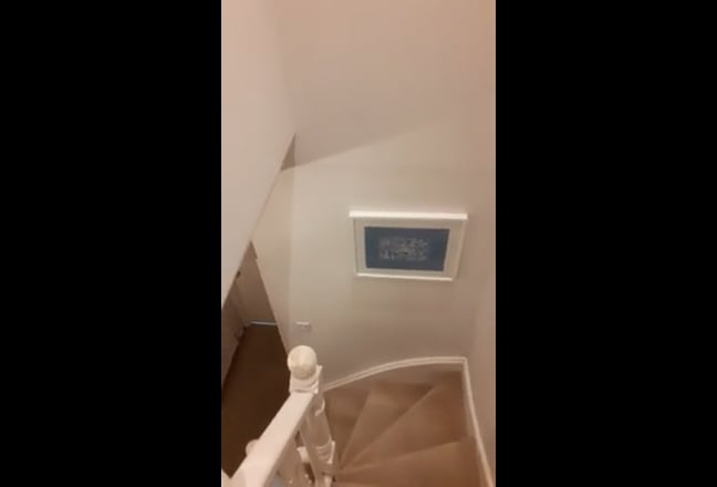 Top floor of house-large bedroom/living & ensuite Main Photo