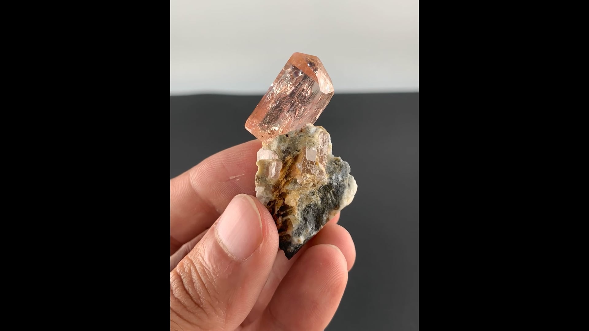 Tourmaline Rose Brute Avec Albite Et Muscovite – 16 G – Collection Afghanistan