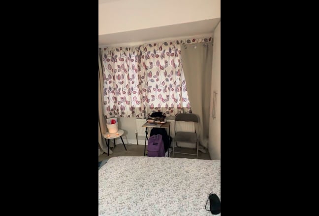 Double En-suite Room to let Main Photo