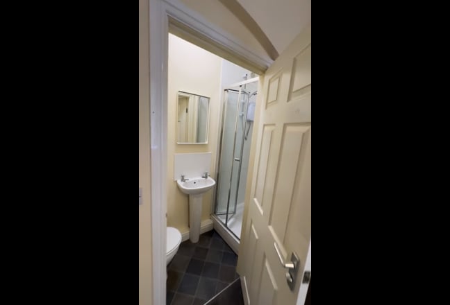 Luxury Ensuite Property Comes  Fully Furnished Main Photo