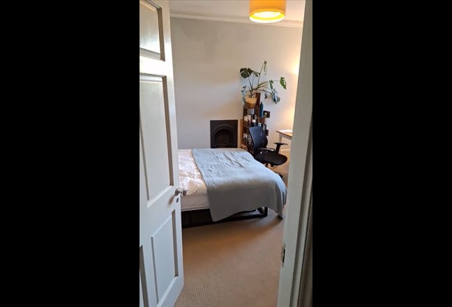 Double Room available in London fEB 2025 Main Photo