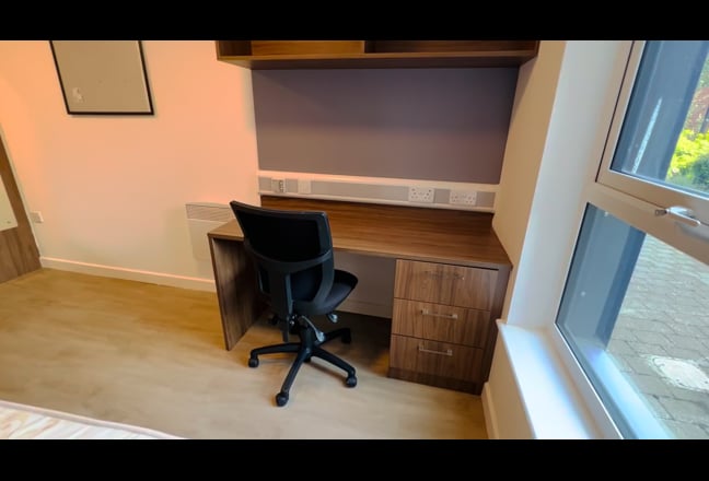 En-suite apartment within student flat (L5) Main Photo