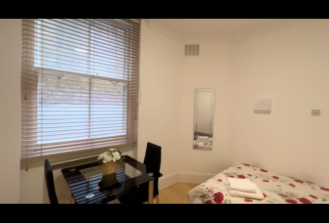 Neat Studio Flat in Central Mayfair Main Photo