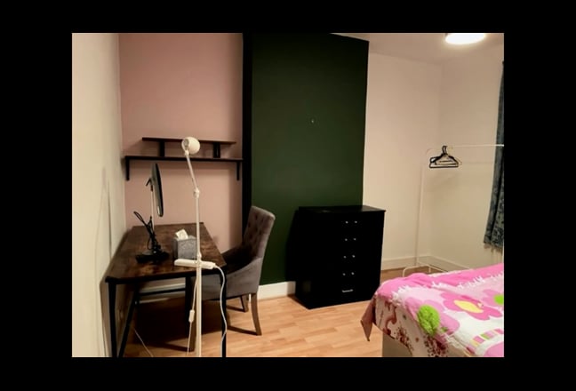Single or Double room near Custom House 3-9 months Main Photo