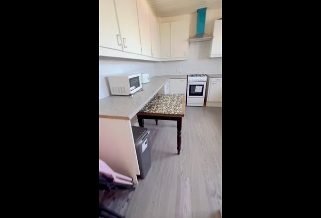 Double Room close to Kingston Uni./train station  Main Photo