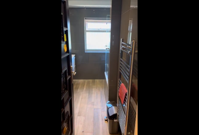 Spacious Double Room available Main Photo