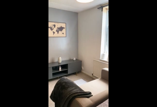 A fantastic, very spacious ensuite room Main Photo