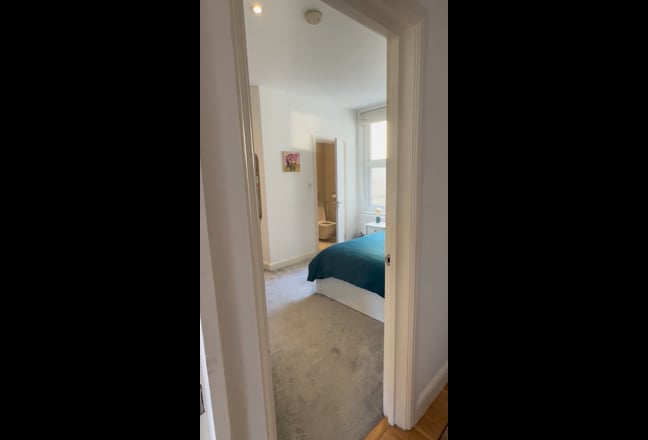 Large double room en-suite, whole flat to yourself Main Photo