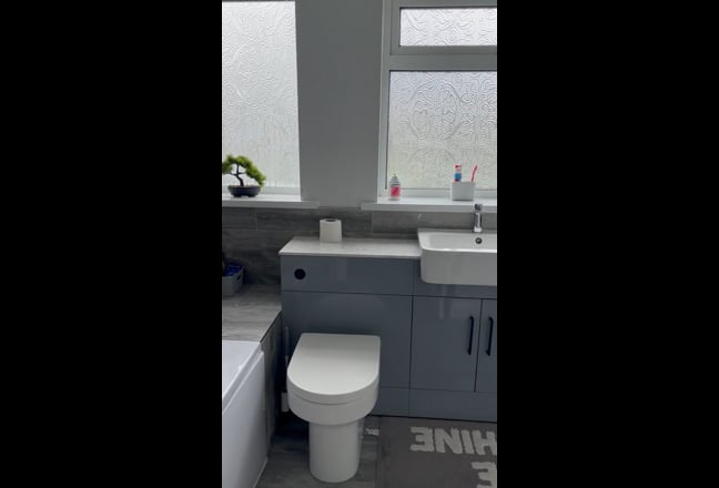 Clean quiet house share bathroom bills included Main Photo