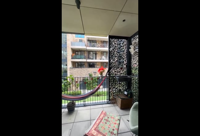 Entire 2 bedroom flat available!   Main Photo