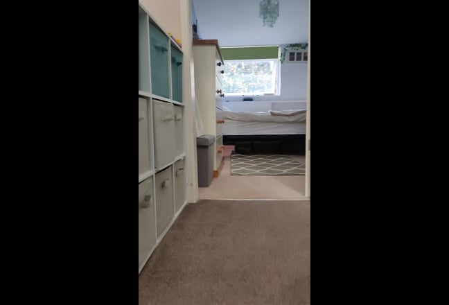 Small double in family home 💛 Main Photo