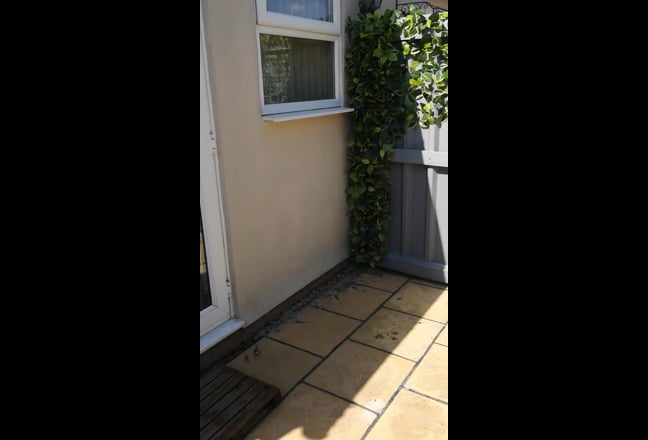 One Bedroom Flat, Including All Bills £1,200 HP20  Main Photo