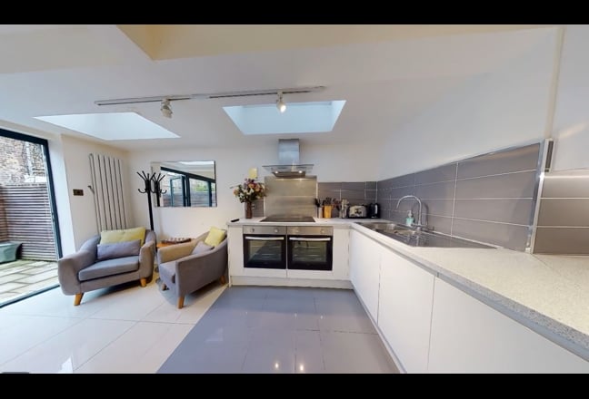 Terrace house prof/s w/garden, Z2 Bill covered Main Photo