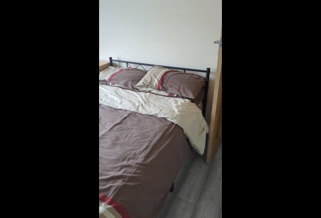Double Room near barking station  Main Photo