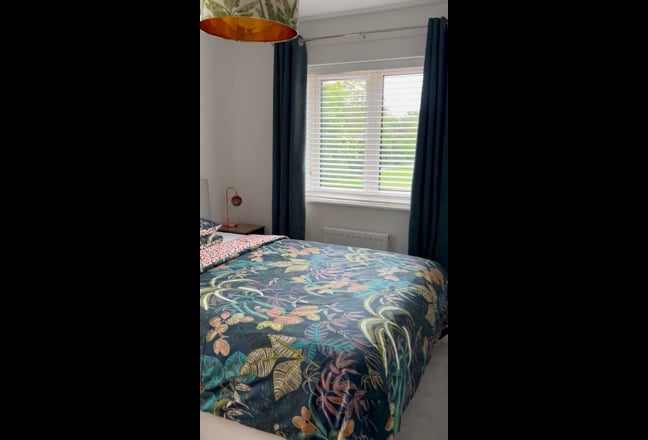 Double room with own bathroom week day only Main Photo