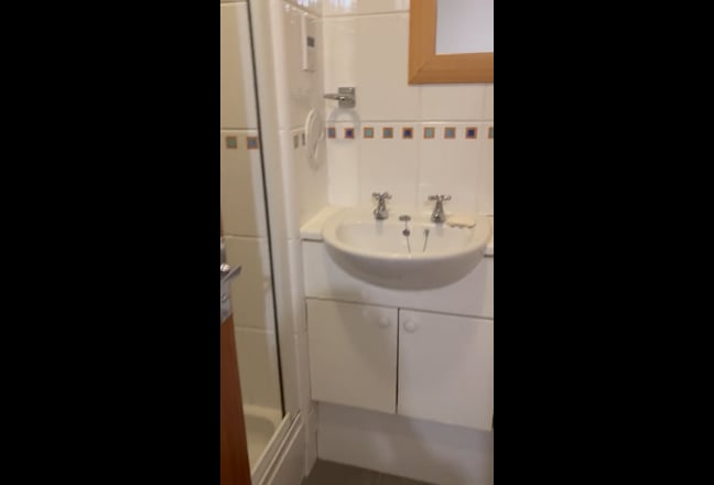 Beautiful Ensuite room in the heart of the city.  Main Photo