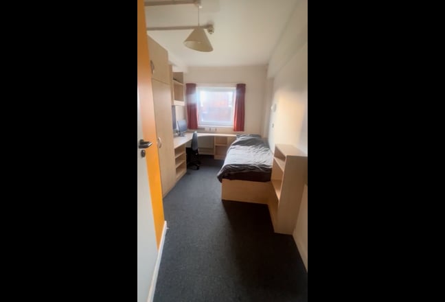 Video 1: Bedroom Photo 1