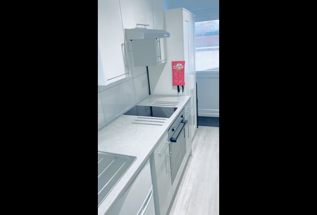 Modern studio flat ***RG1 prime location *** Main Photo
