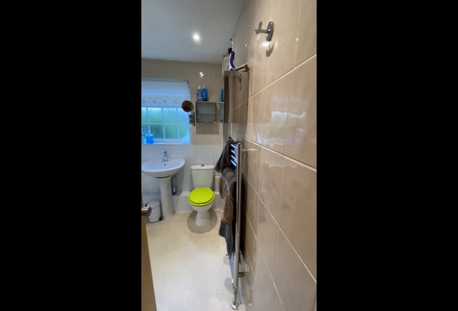 Beuatiful Double Room to Let 🏡 Main Photo