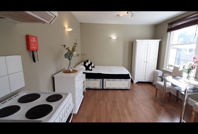 Self-contained double studio in  Hammersmith Main Photo